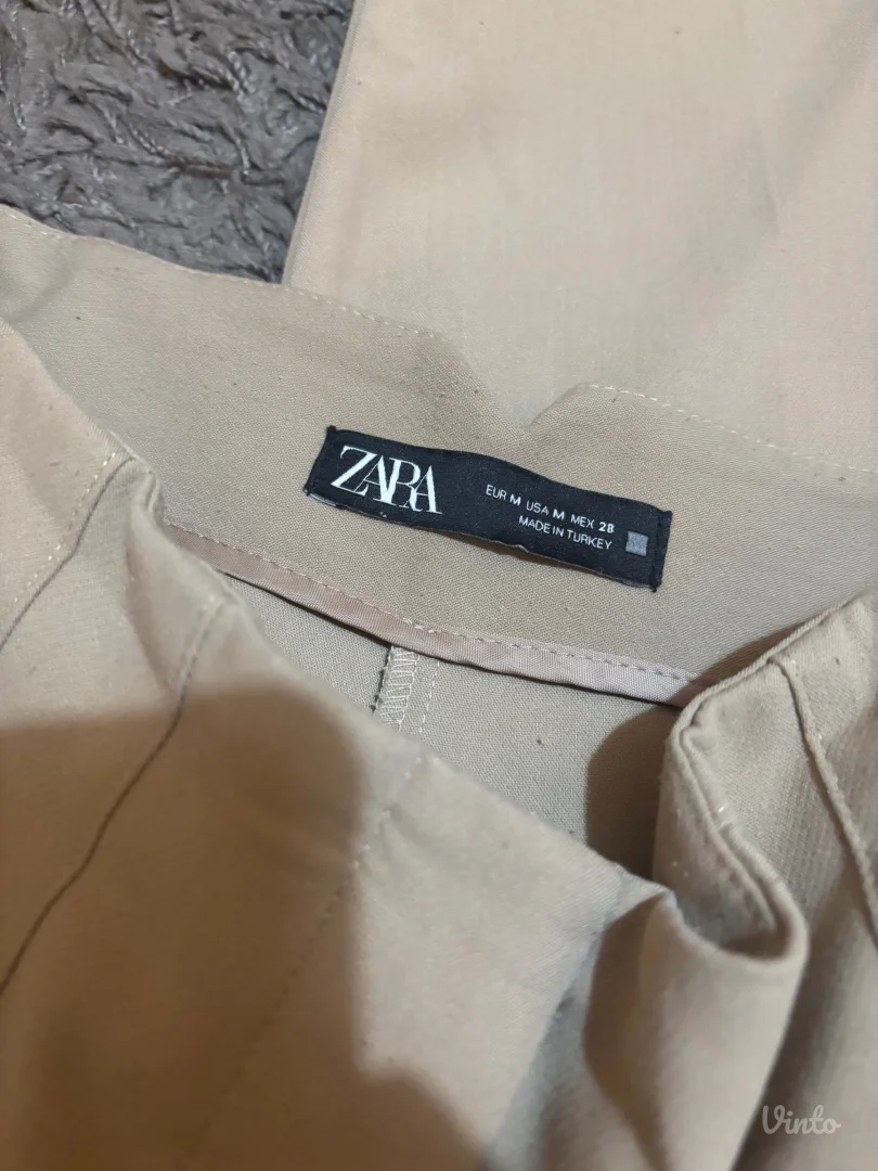 Zara pantalone na crtu