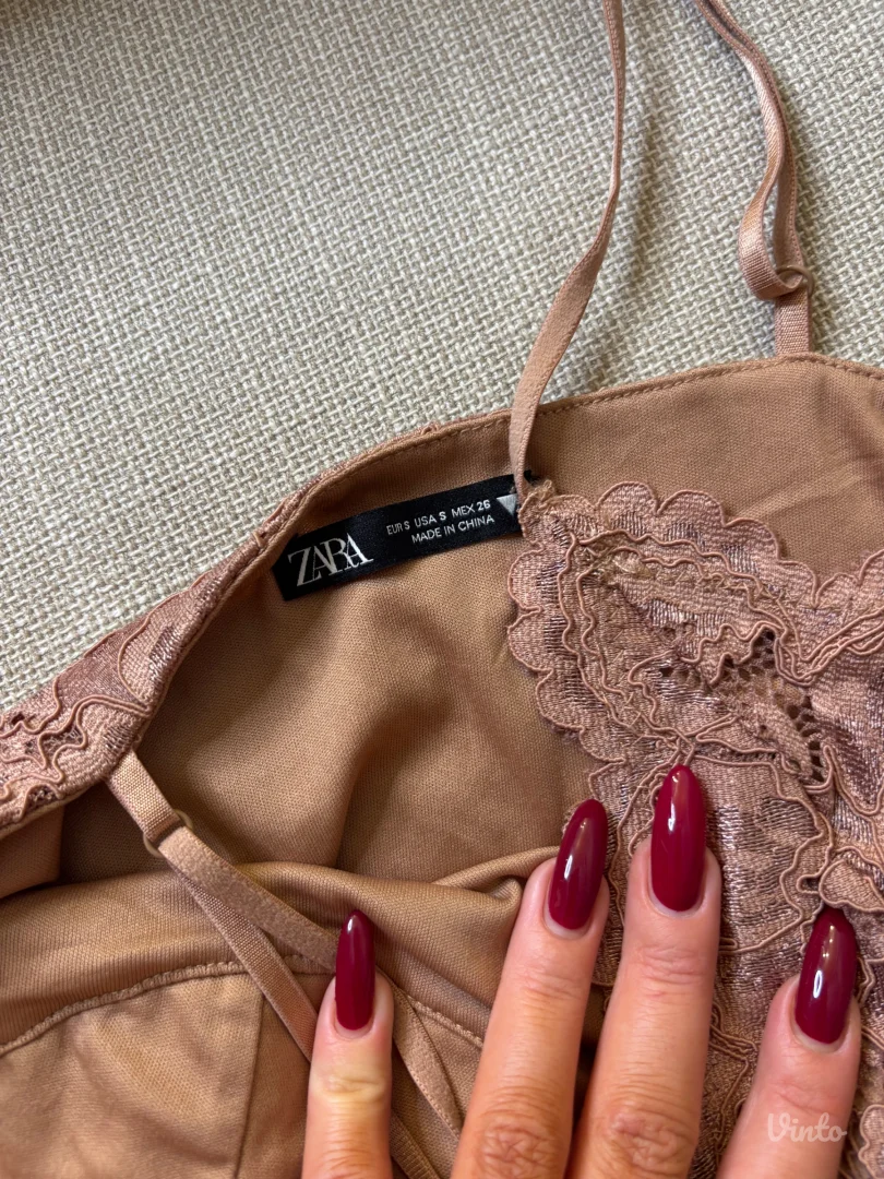 Zara mini cipkasta haljina