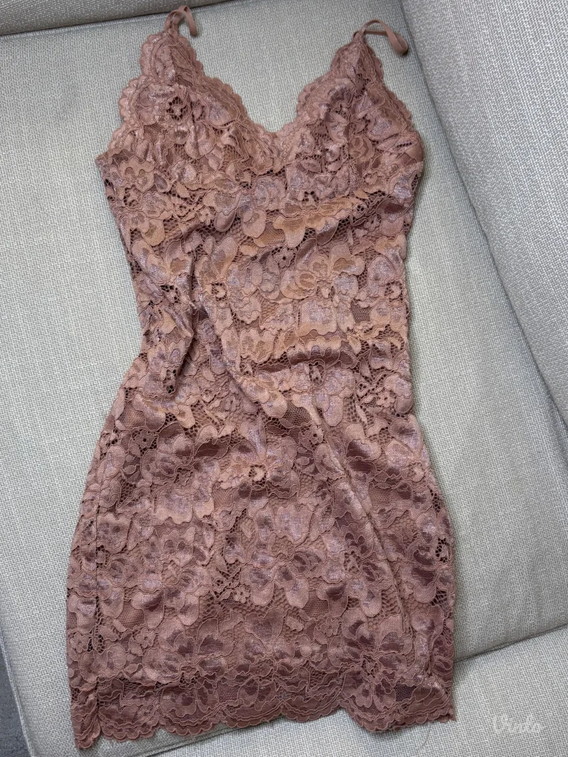 Zara mini cipkasta haljina