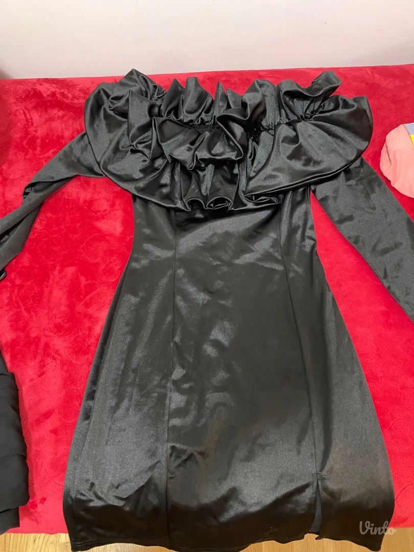 Crna haljina sa rukavima