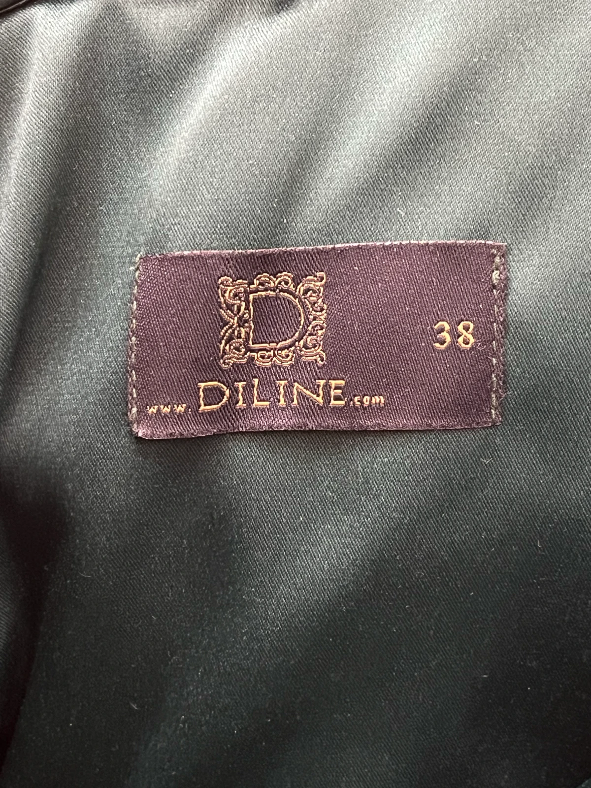 Svecana haljina -Deline
