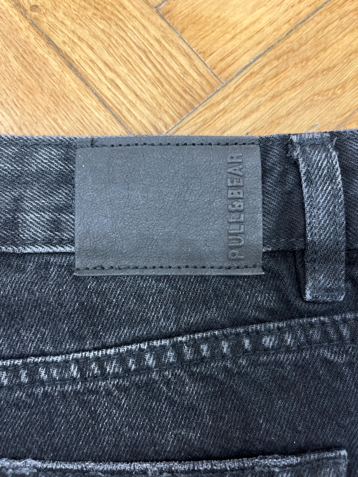 Pull&Bear- crne farmerke 38 velicina