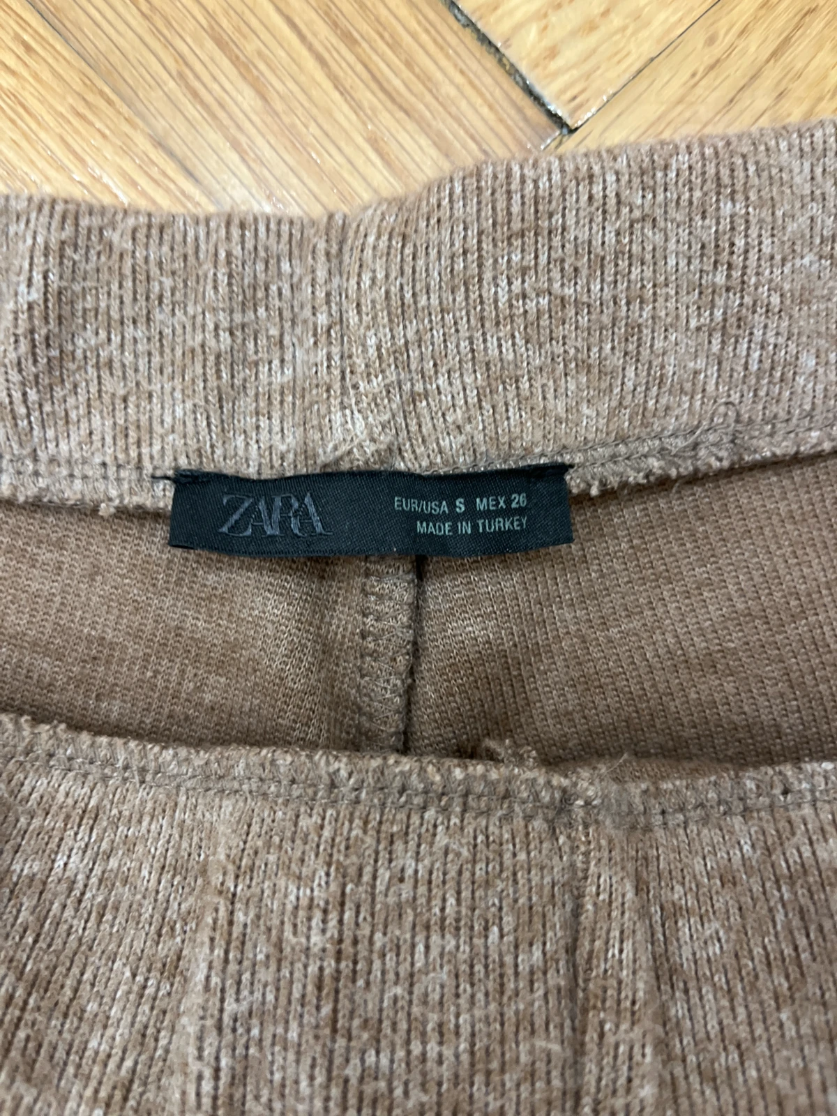Zara pantalone- S velicina