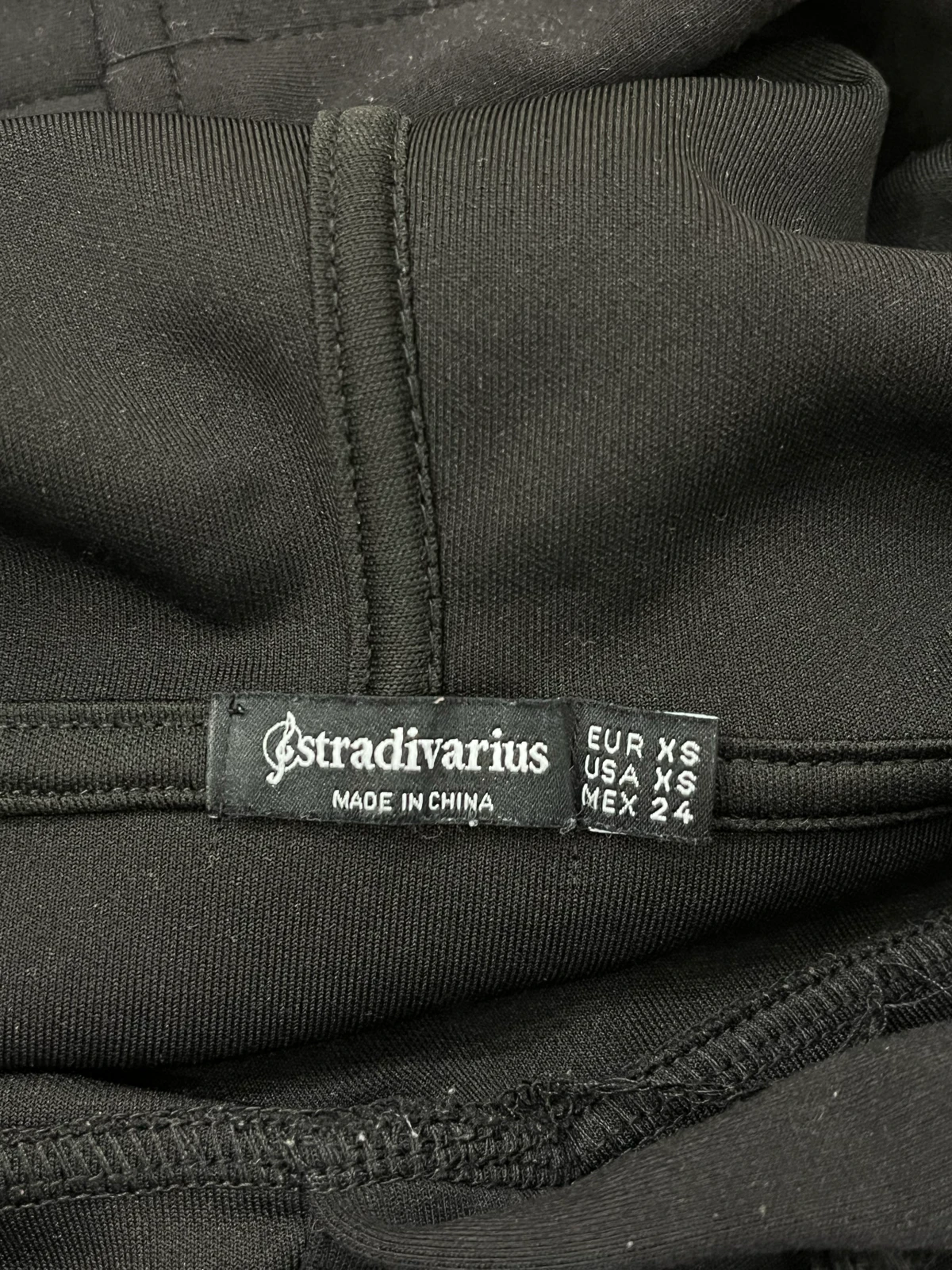 Stradivarious- crni zenski duks