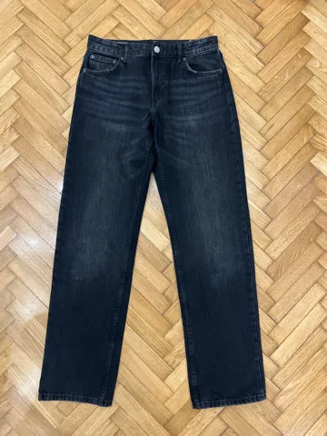 Pull&Bear- crne farmerke 38 velicina