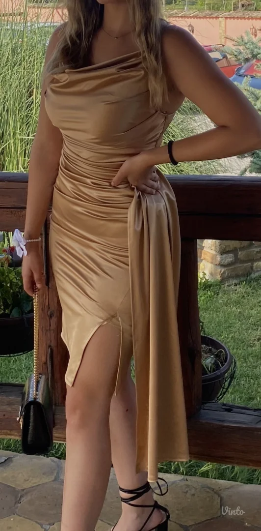 Elegantna zlatna haljina