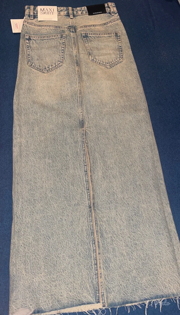 Stradivarius maxi suknja