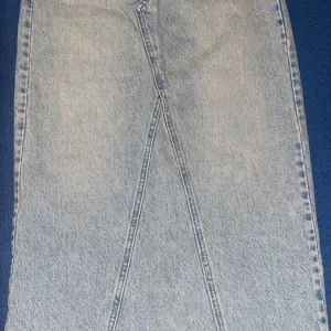 Stradivarius maxi suknja