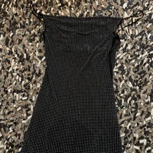 Zara haljina sa cirkonima