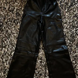 Zara kozne pantalone