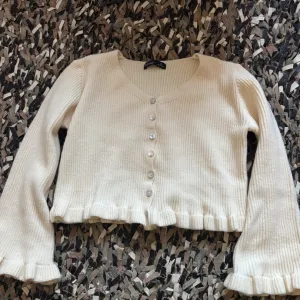 kardigan pastelno zute boje