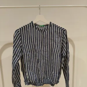 Benetton košulja na pruge