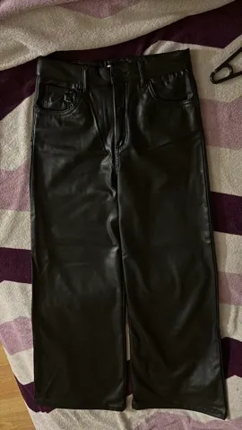 Pull&Bear kožne pantalone