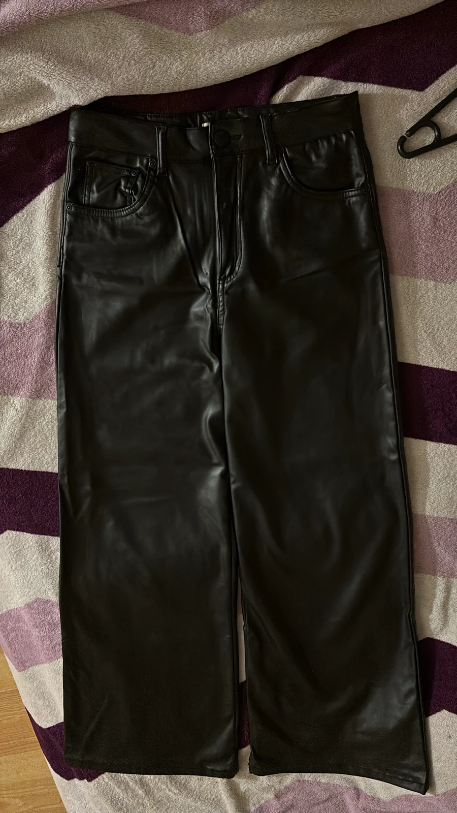 Pull&Bear kožne pantalone