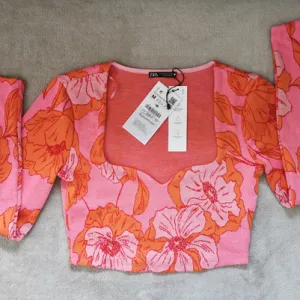 Zara crop majica NOVO