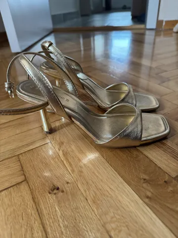 Stradivarius sandale 38 broj
