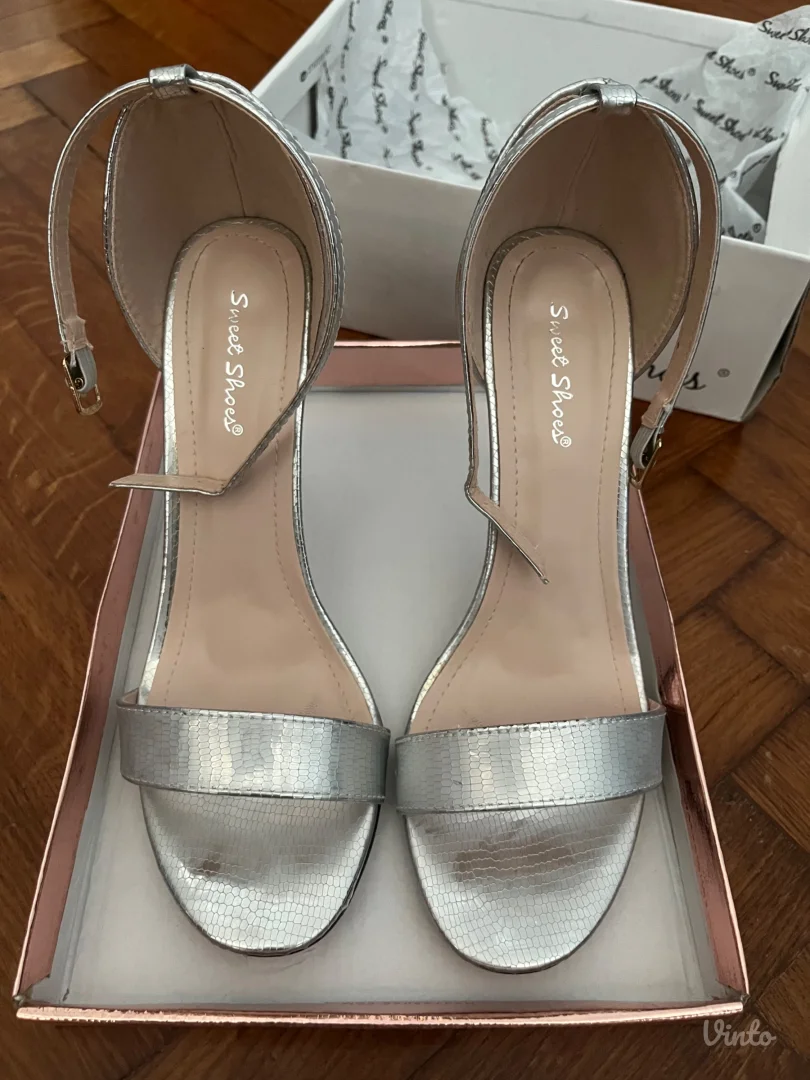 Srebrne sandale (40)