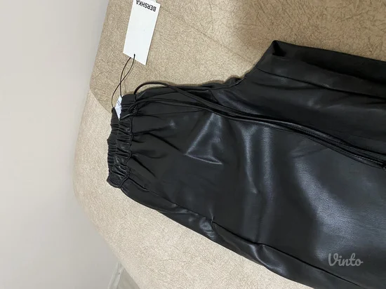 Bershka viralne kozne pantalone nove sa etiketom