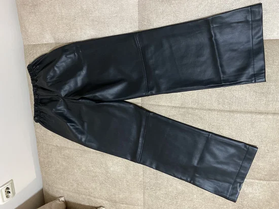 Bershka viralne kozne pantalone nove sa etiketom