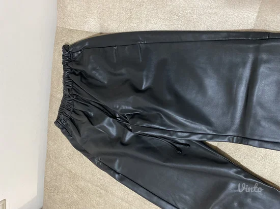 Bershka viralne kozne pantalone nove sa etiketom