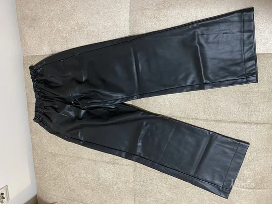 Bershka viralne kozne pantalone nove sa etiketom