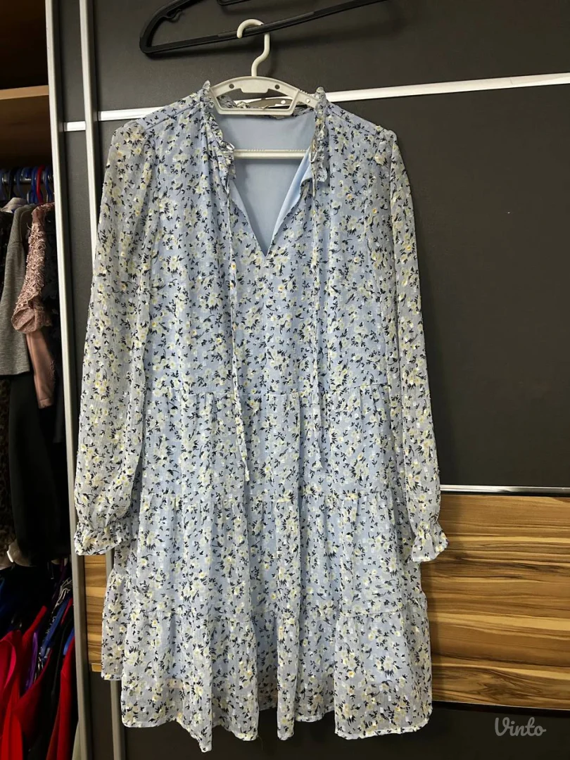 Svetlo plava haljina sa cvetićima