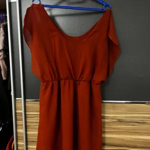 Narandžasta haljina