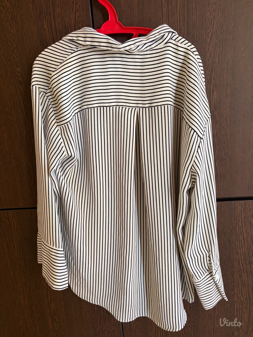 H&M bela košulja sa crnim linijama