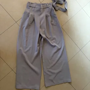 Široke lagane pantalone