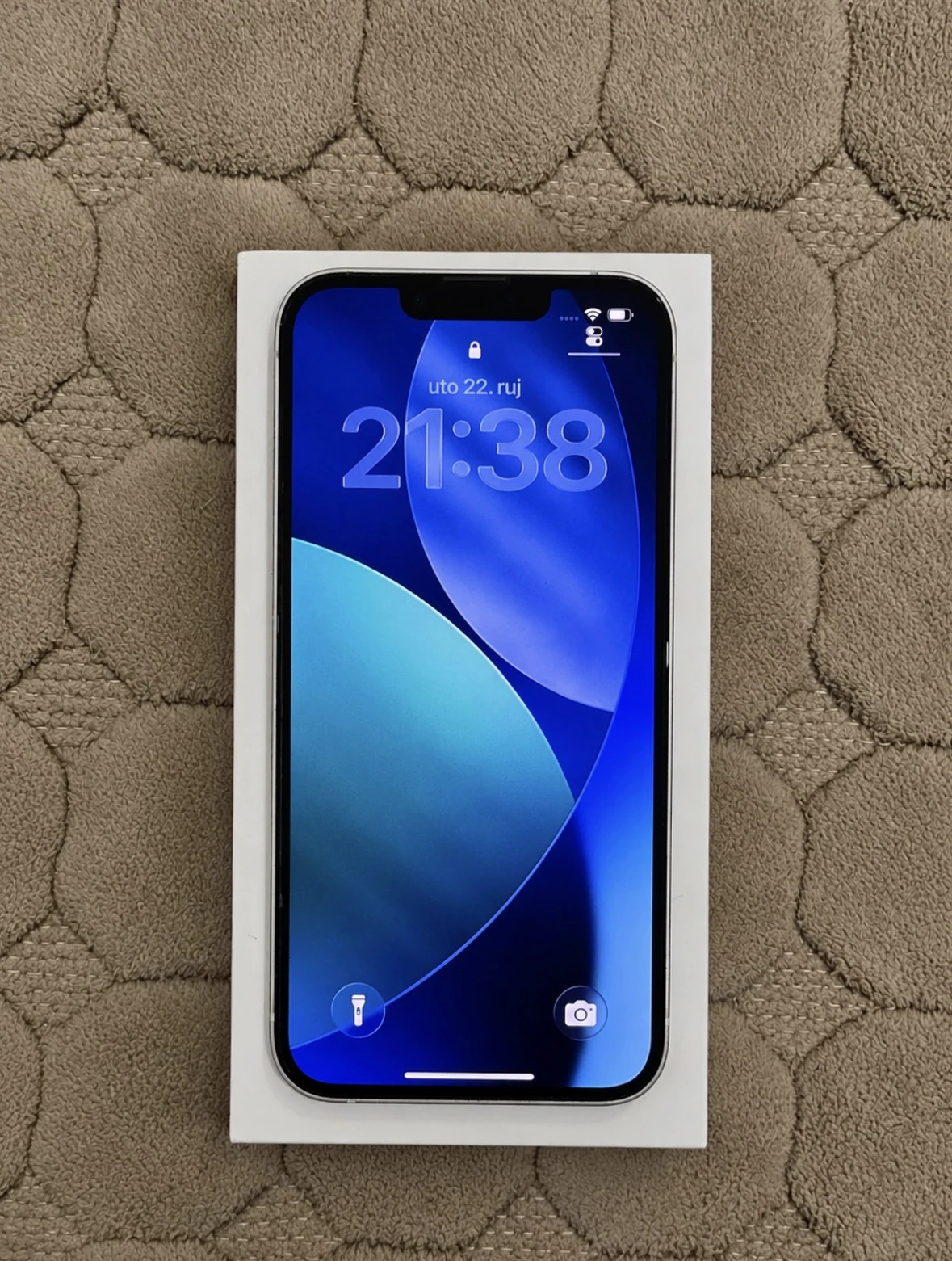 iPhone 13 128GB Starlight