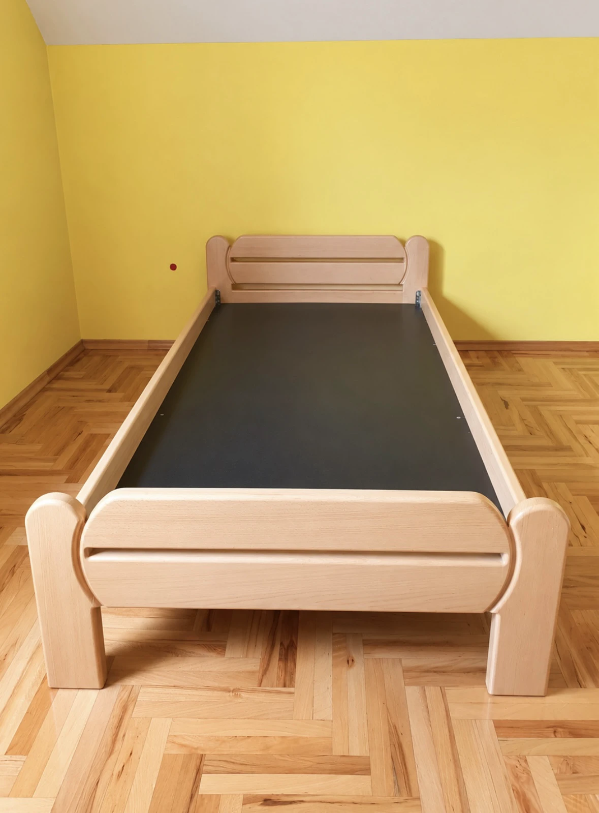 Krevet od punog drveta + dušek