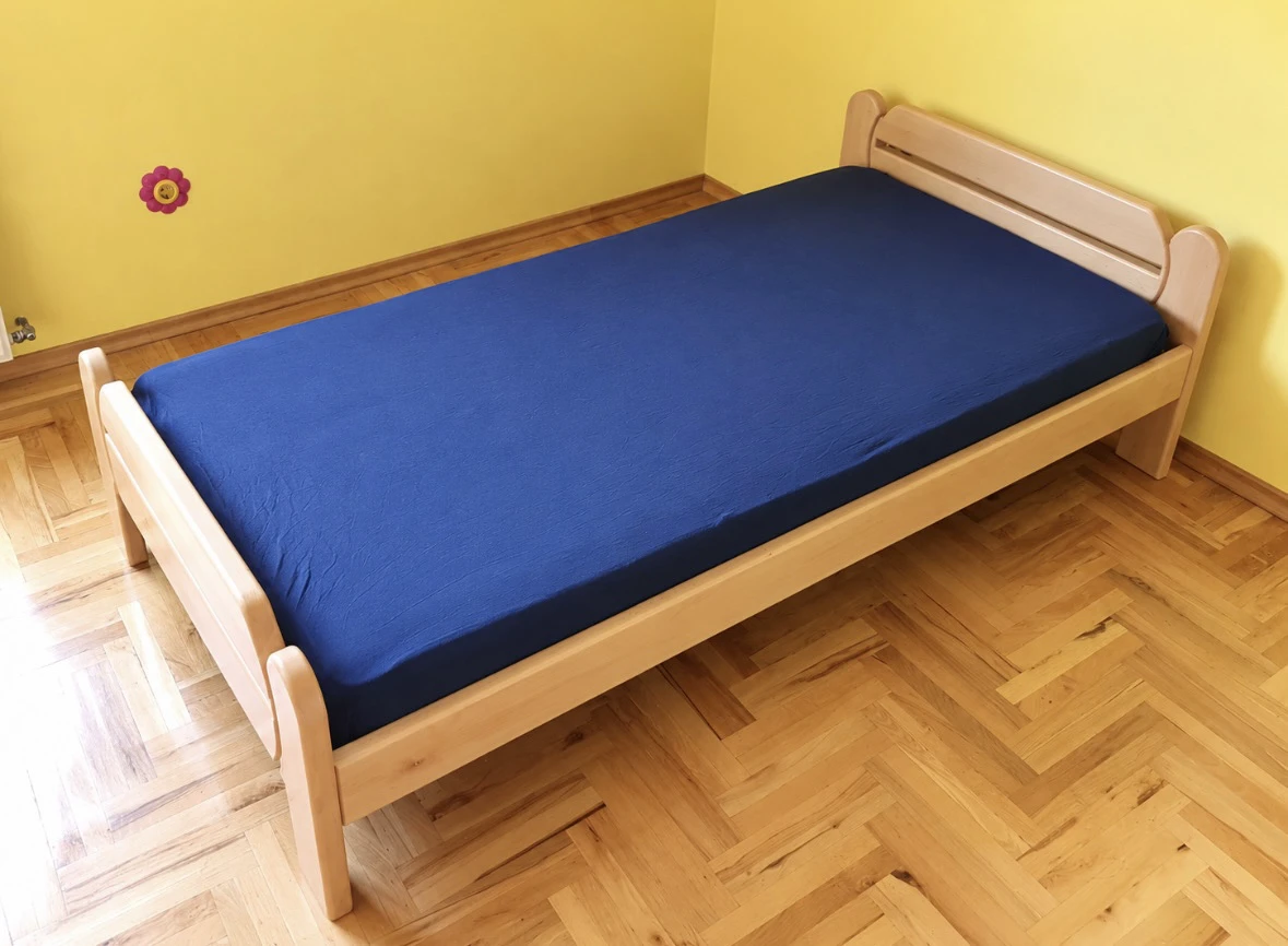 Krevet od punog drveta + dušek