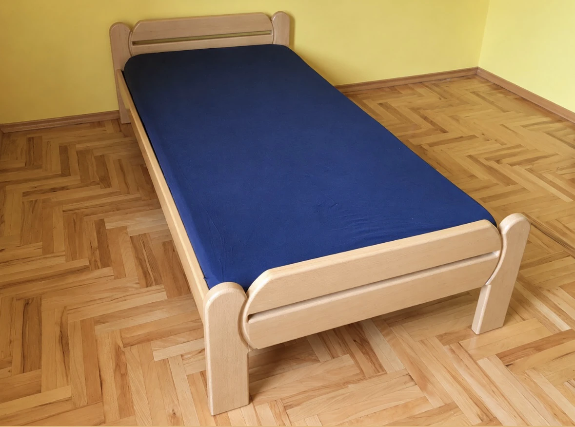Krevet od punog drveta + dušek