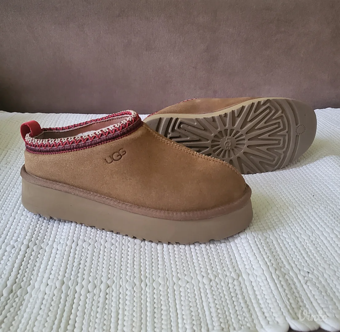 Rezervisano UGG Tazz