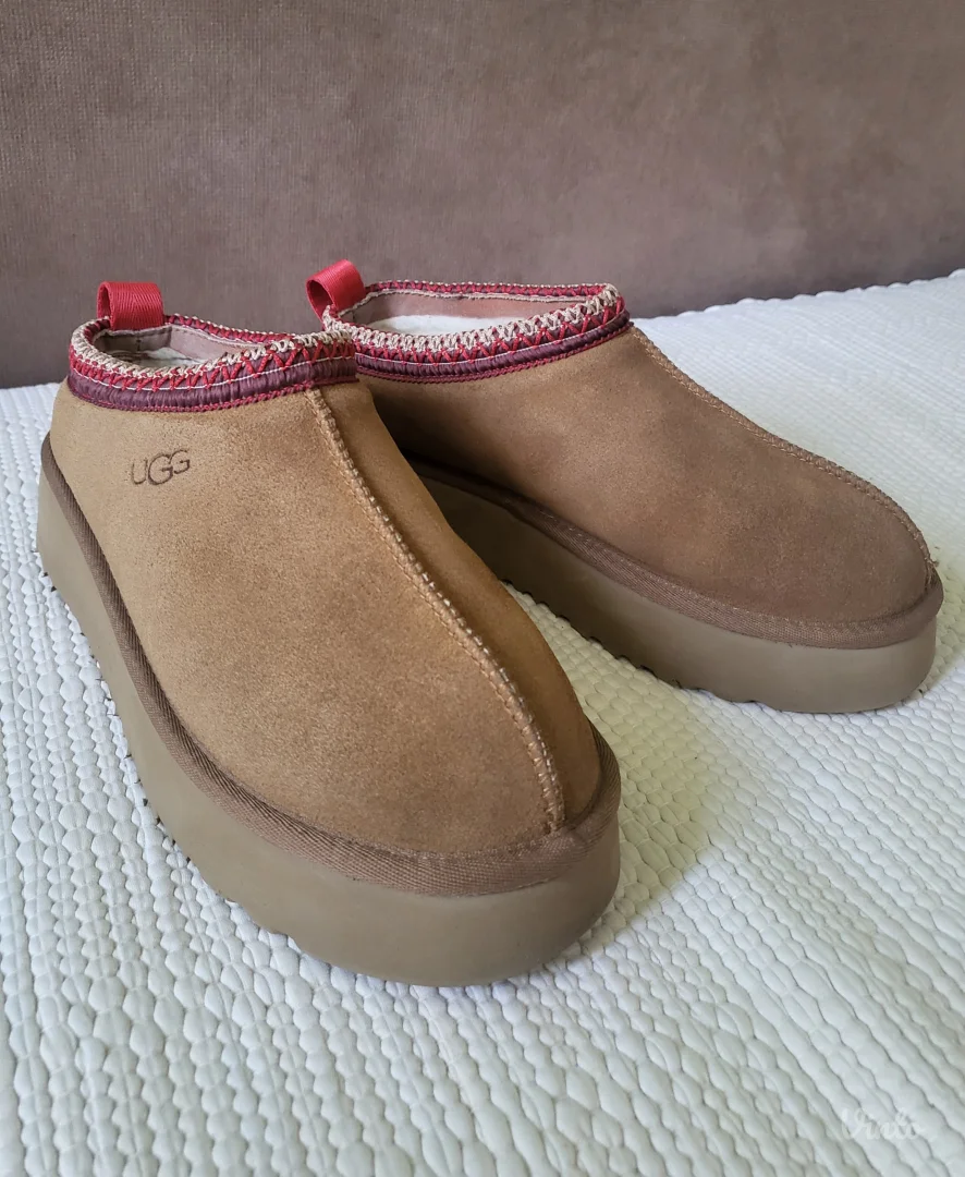 Rezervisano UGG Tazz
