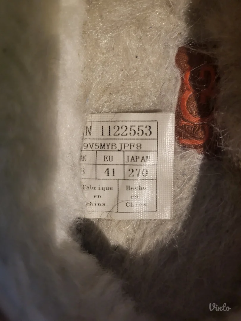 Rezervisano UGG Tazz