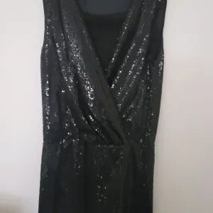 PS Fashion crna haljina-novo