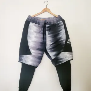 Nike International 2 in 1 muška trenerka - šorts i helanke