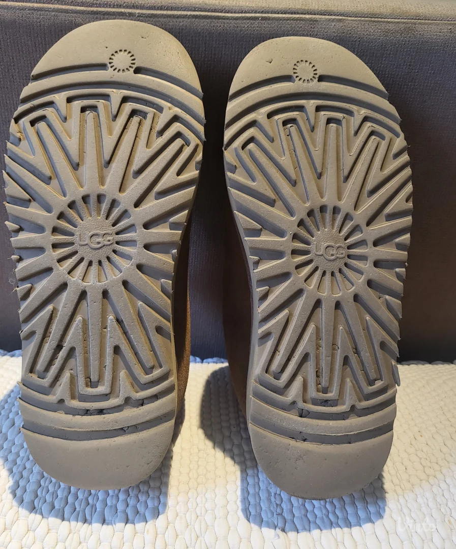 Rezervisano UGG Tazz