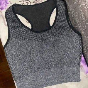 Sivi M top za trening