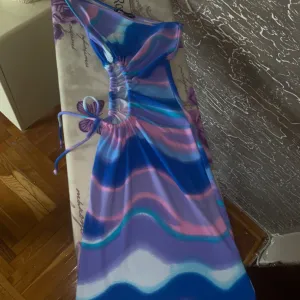 Uska šarena XXS haljina