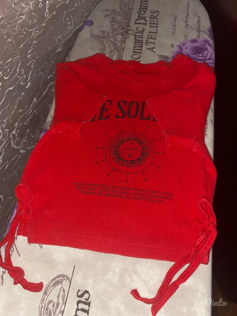 Crvena I žuta crop-top S majica