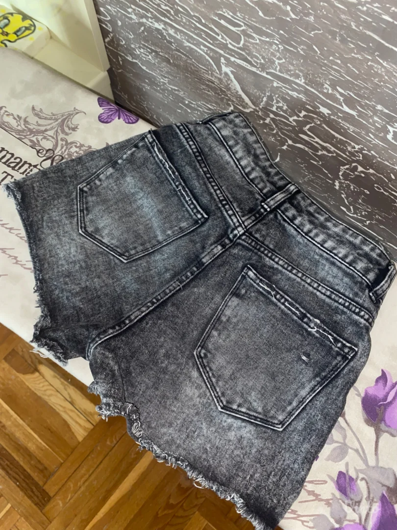 Crni iscepani XS texas šorc