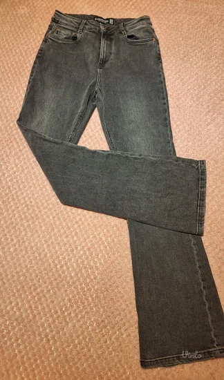 🎼tradivarius zvoncare – Savršen fit, nenošene!