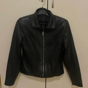 MONA kožna kratka jaknica! 🐈‍⬛