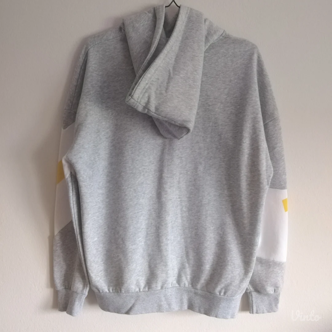 New Yorker duks sa kapuljačom