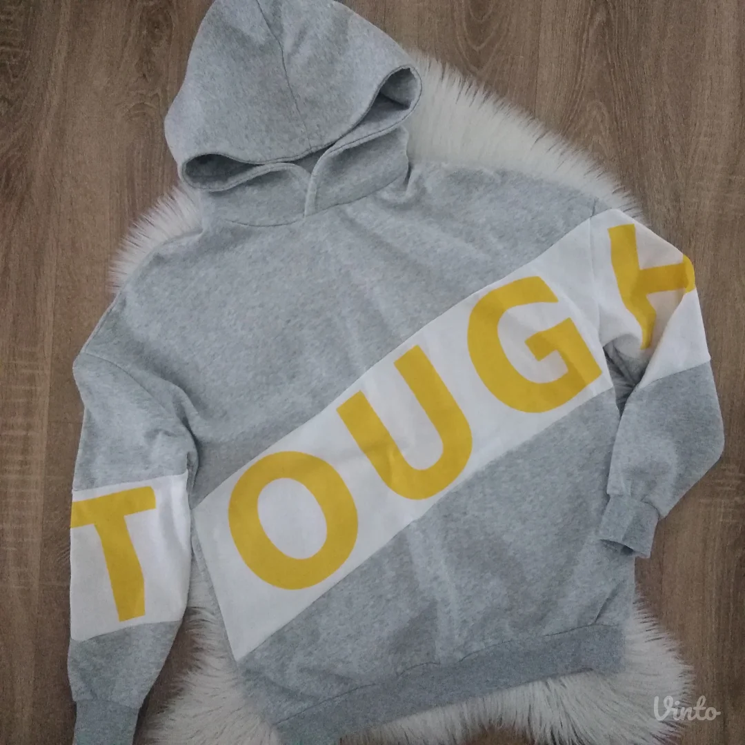 New Yorker duks sa kapuljačom