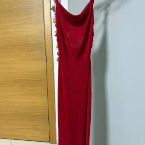 crvena duga haljina