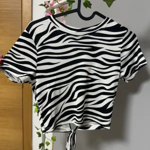 croptop zebra majica