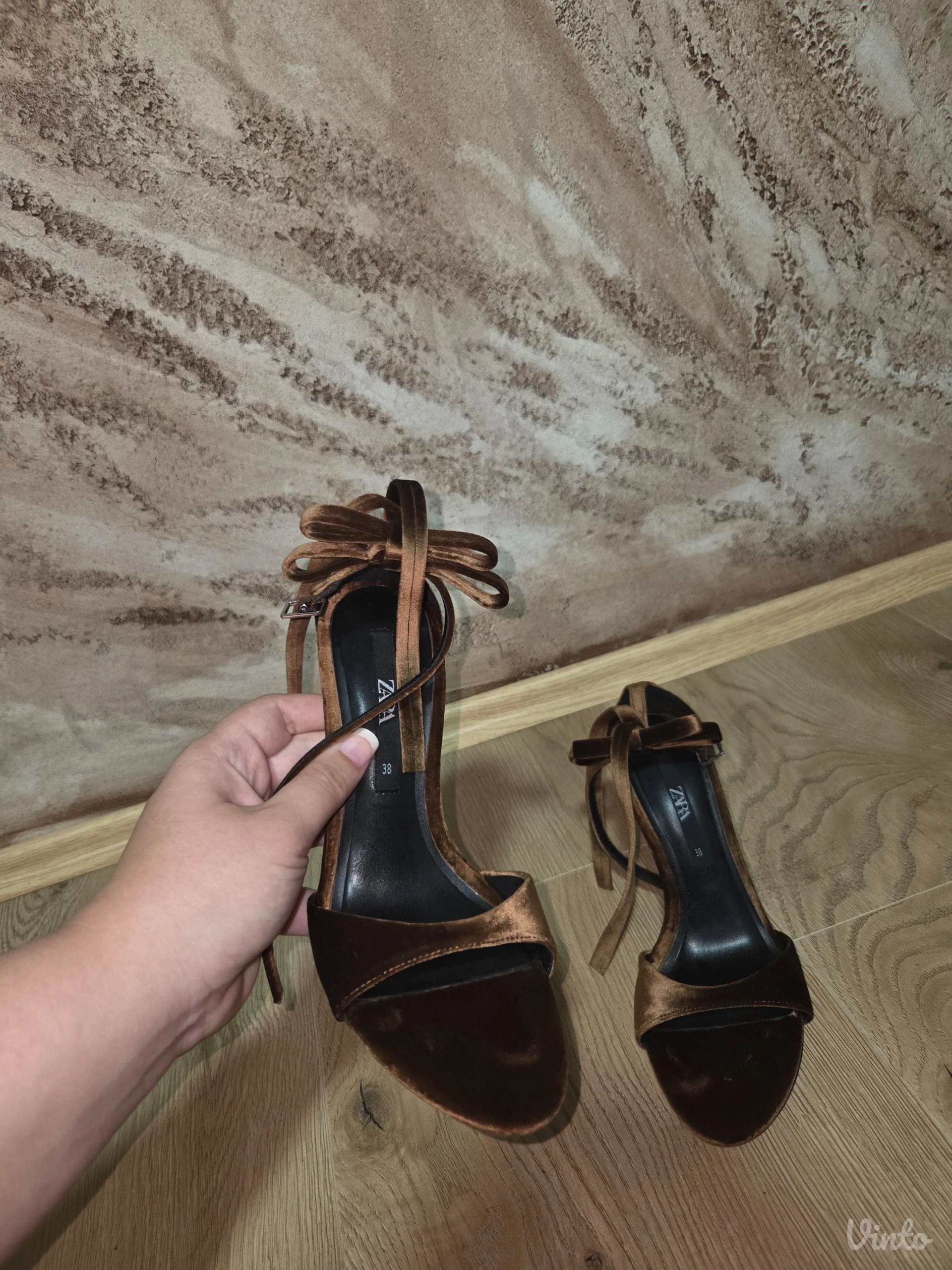 ZARA prelepe plišane sandale Broj 38
